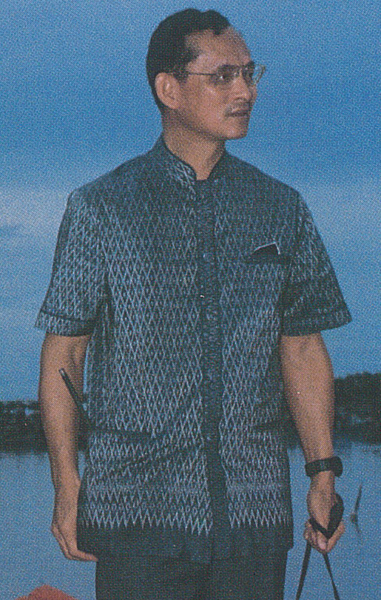 เสื้อพระราชทาน3แบบ1